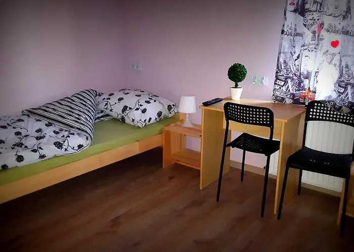 Hostel Puzzle - Jezyce